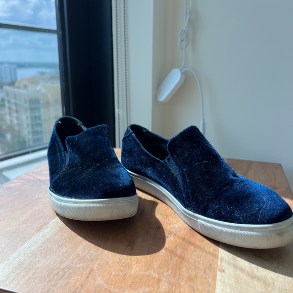 Steve Madden Blue Suede Shoes - Picture 2 of 5